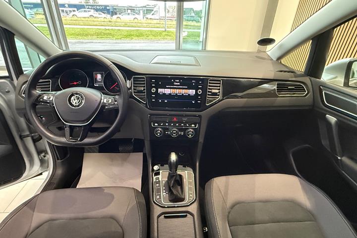 Sølv VW Golf Sportsvan fra 2019