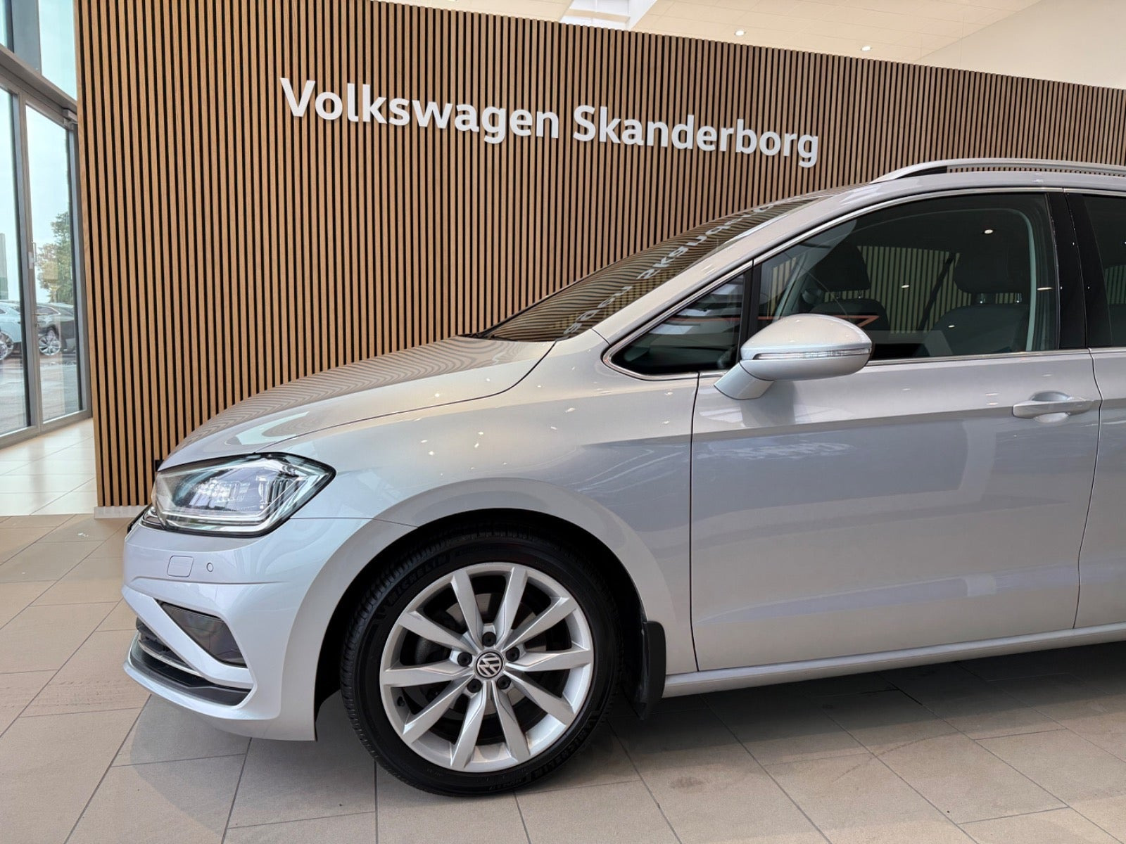 Sølv VW Golf Sportsvan fra 2019