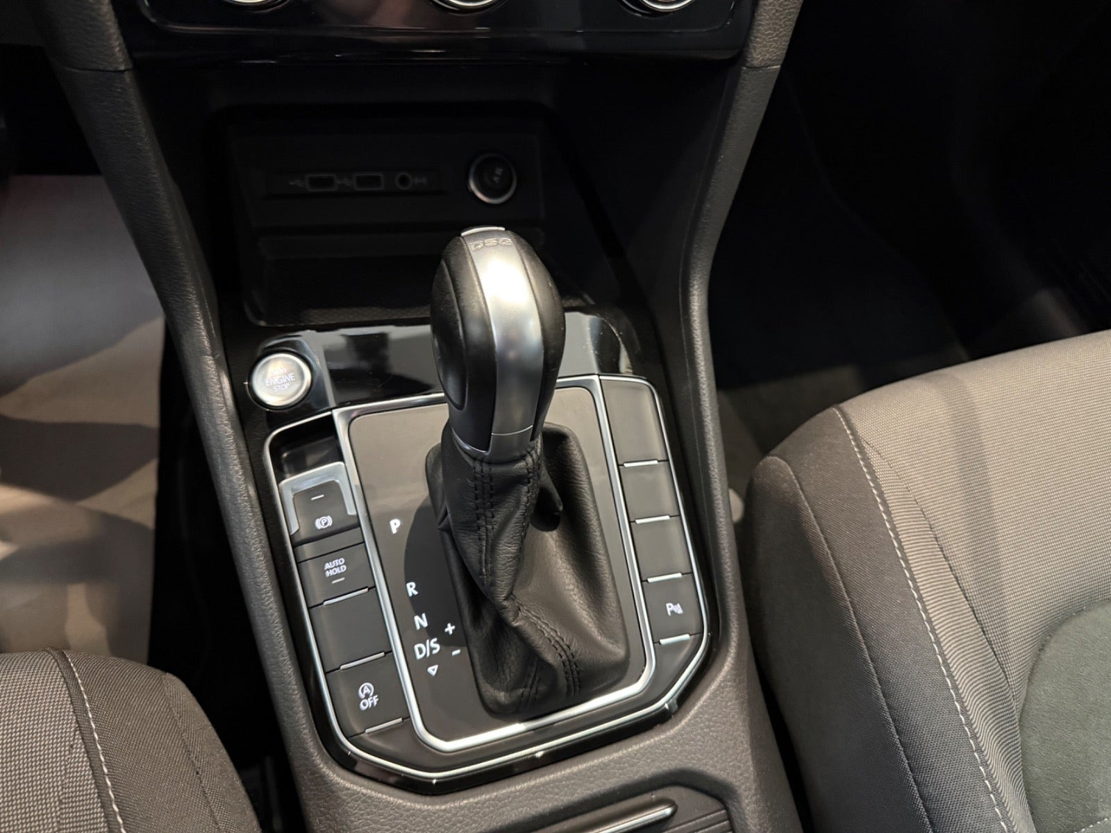 Sølv VW Golf Sportsvan fra 2019