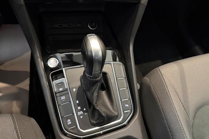 Sølv VW Golf Sportsvan fra 2019