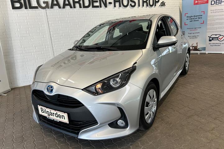 Sølv Toyota Yaris fra 2020 set udefra