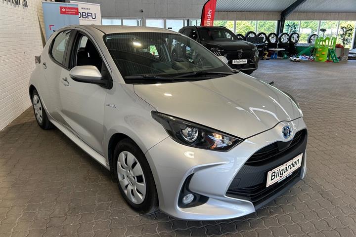 Sølv Toyota Yaris fra 2020