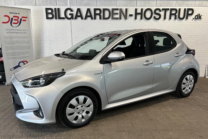 Sølv Toyota Yaris fra 2020
