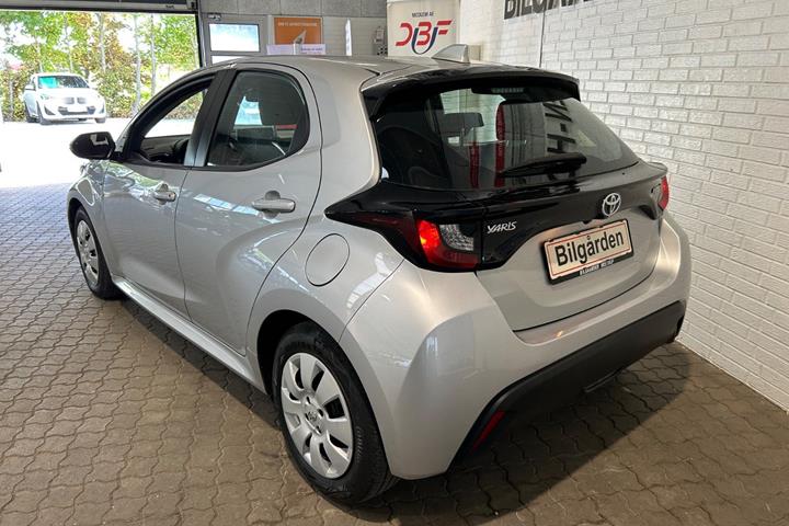 Sølv Toyota Yaris fra 2020