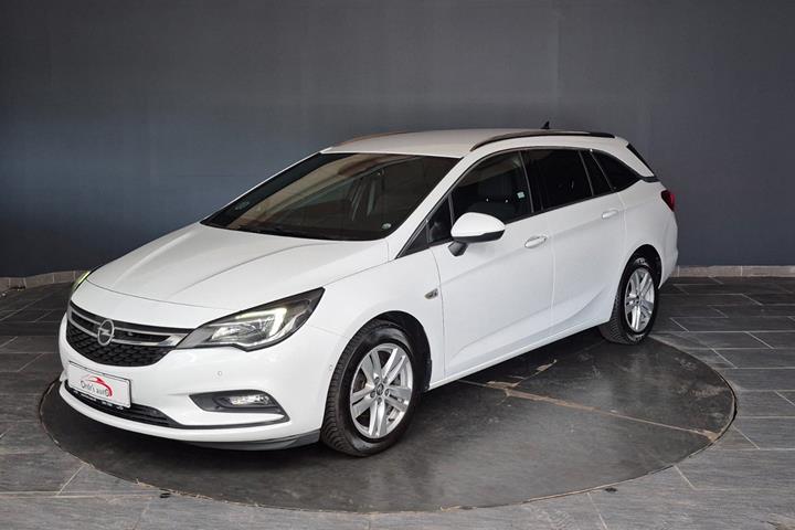 Hvid Opel Astra fra 2019