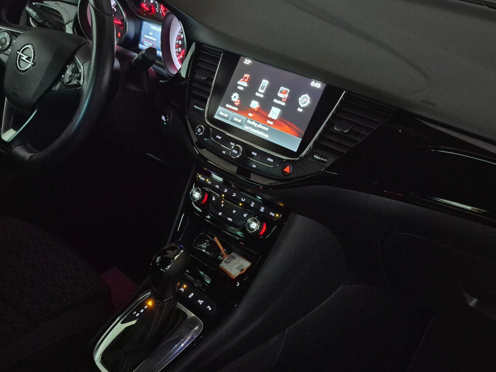 Hvid Opel Astra fra 2019