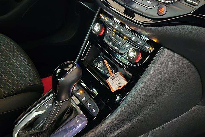 Hvid Opel Astra fra 2019