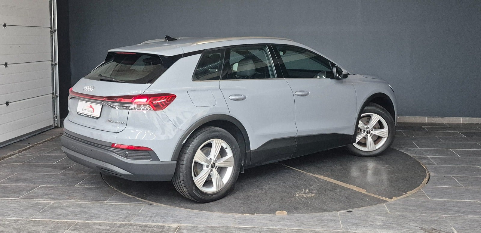 Grå Audi Q4 e-tron fra 2023