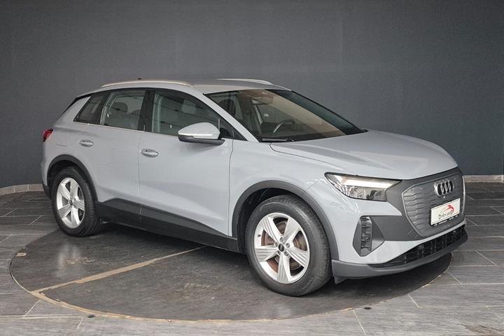 Grå Audi Q4 e-tron fra 2023