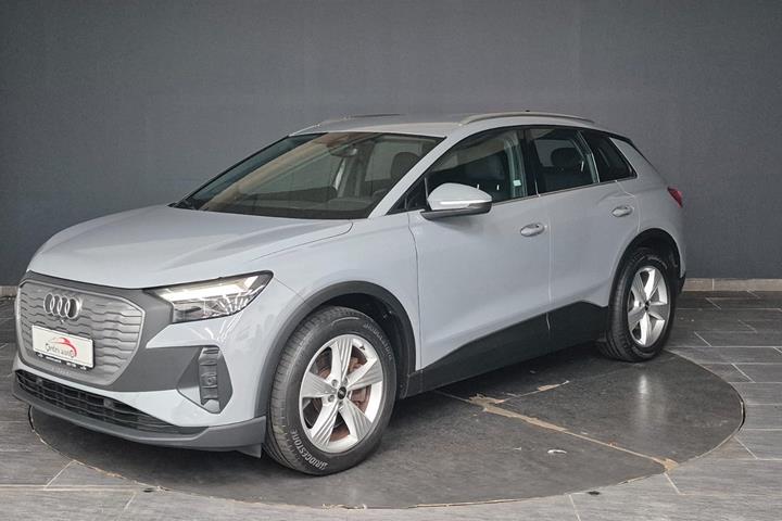 Grå Audi Q4 e-tron fra 2023