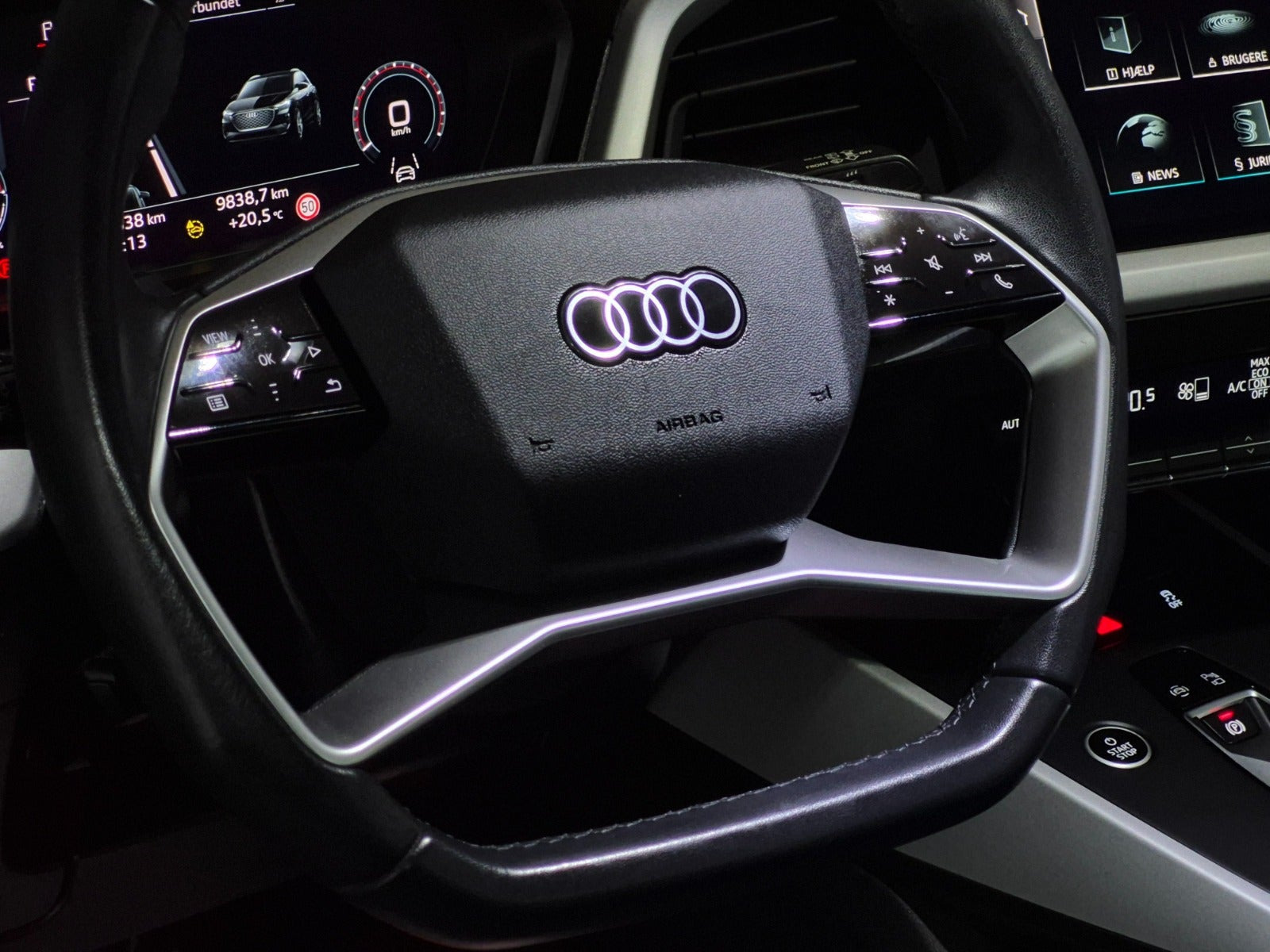 Grå Audi Q4 e-tron fra 2023
