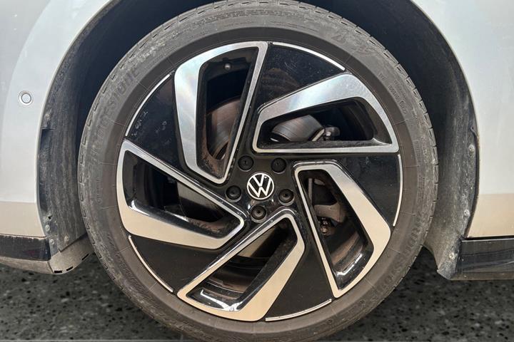 Sølv VW ID.7 fra 2025
