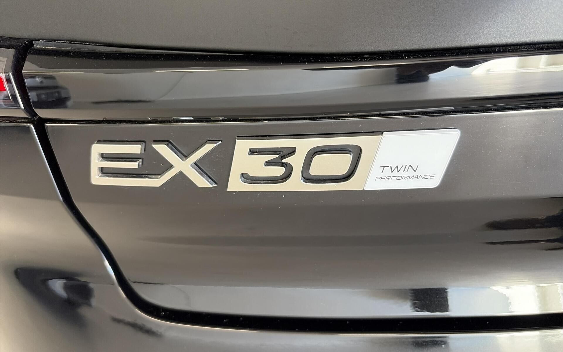 Sort Volvo EX30 Cross Country fra 2025