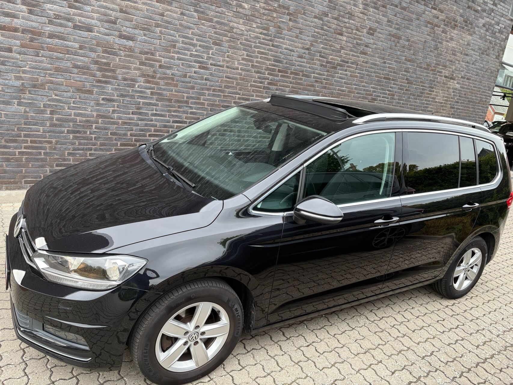 Sort VW Touran fra 2018