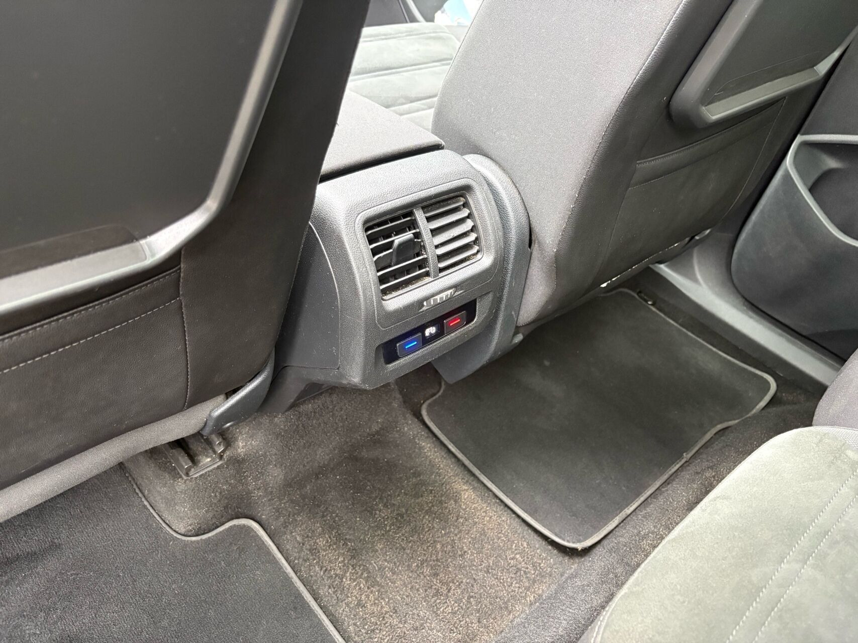 Sort VW Touran fra 2018