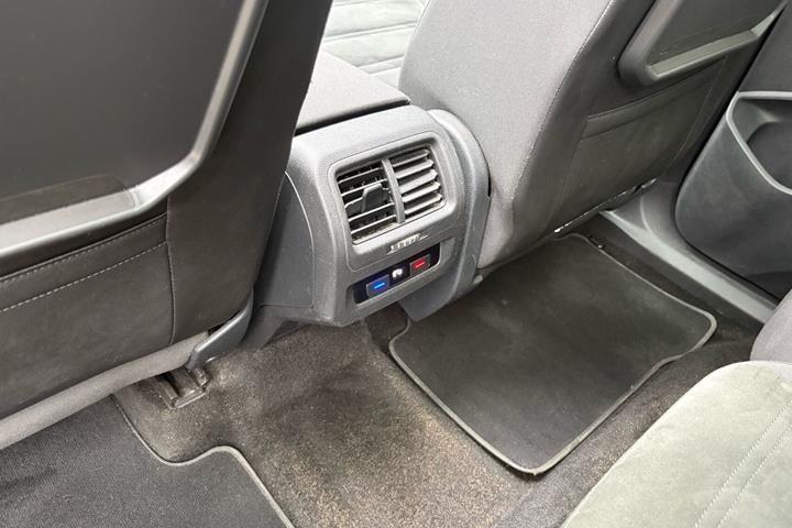 Sort VW Touran fra 2018