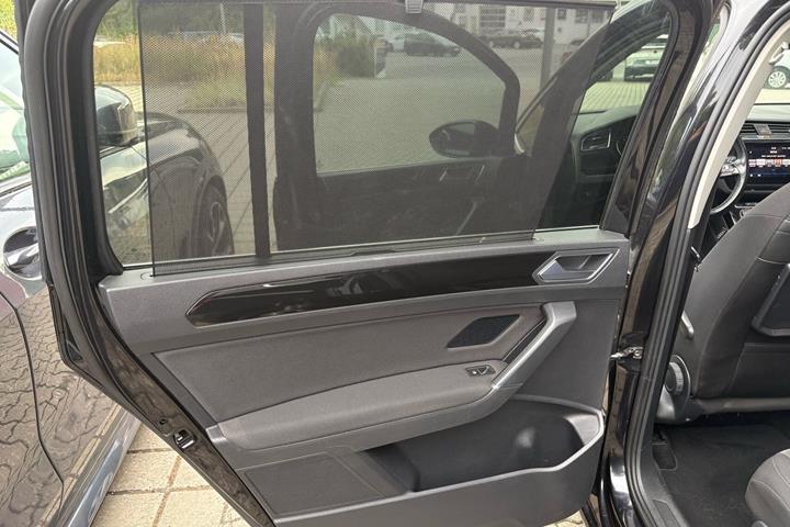 Sort VW Touran fra 2018
