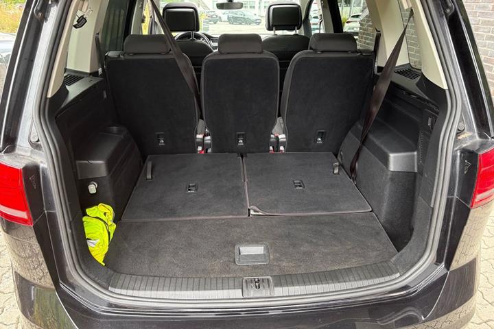 Sort VW Touran fra 2018