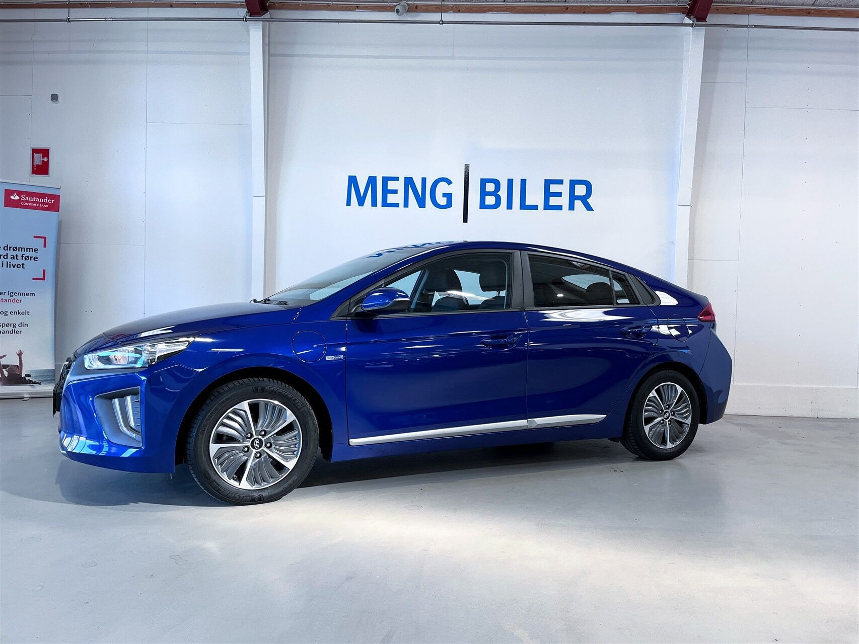 Blå Hyundai Ioniq fra 2020