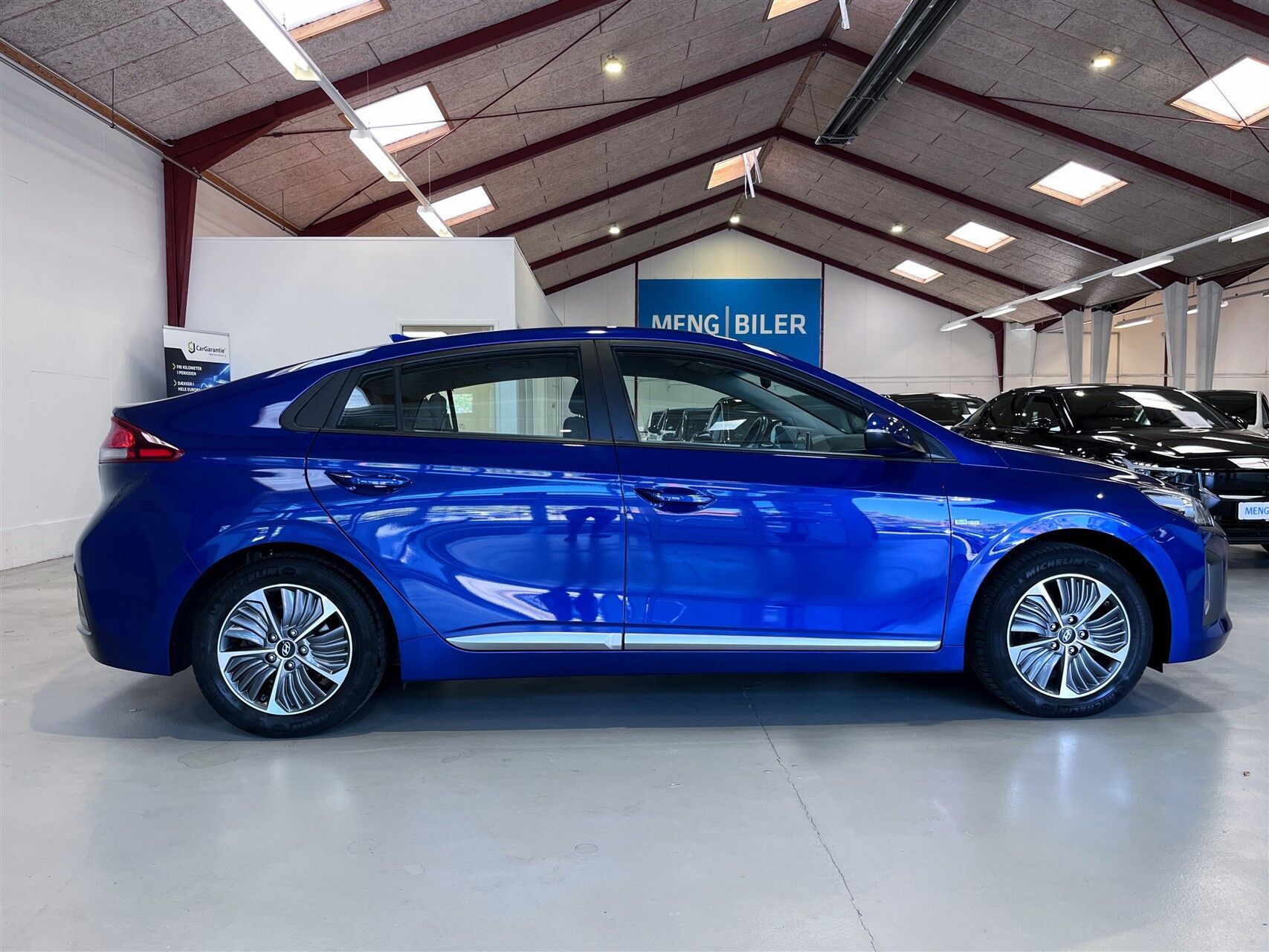 Blå Hyundai Ioniq fra 2020