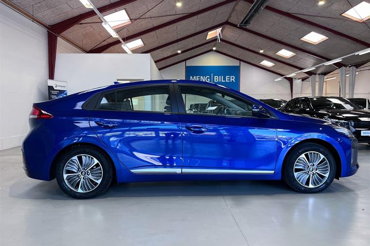 Blå Hyundai Ioniq fra 2020