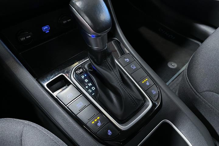 Blå Hyundai Ioniq fra 2020
