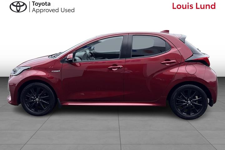 Rød Toyota Yaris fra 2020