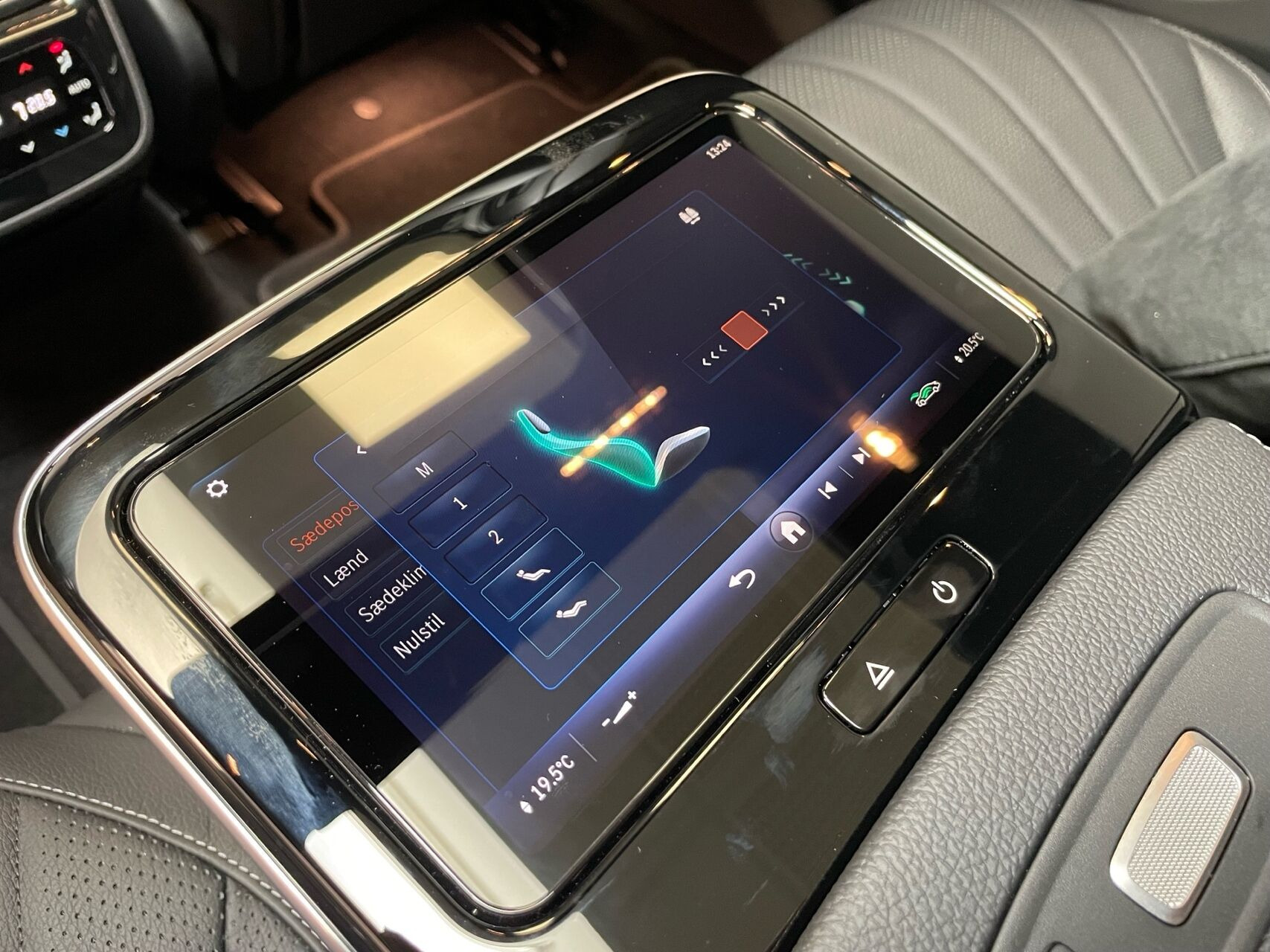 Grå Mercedes EQS450+ fra 2025