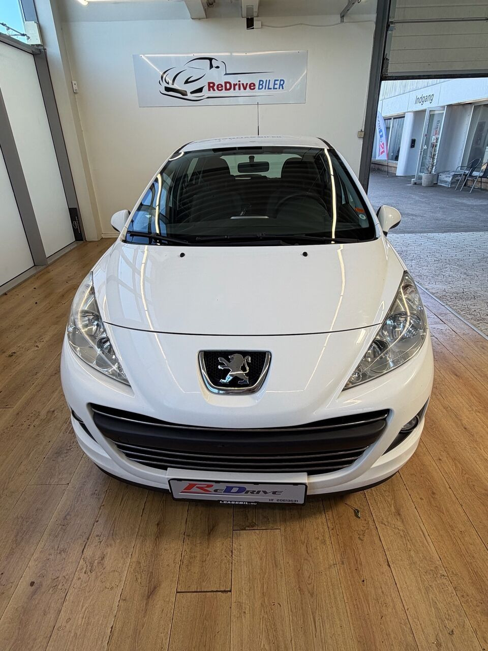 Sølv Peugeot 207 fra 2010