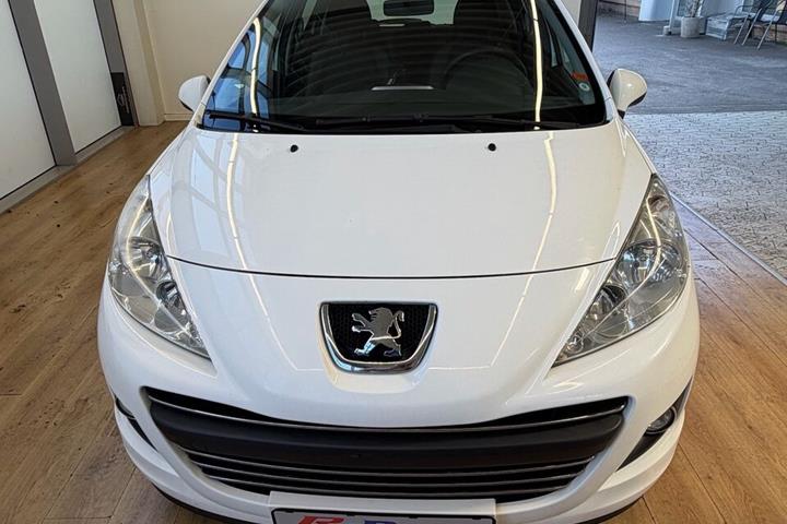 Sølv Peugeot 207 fra 2010