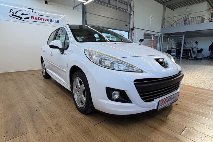 Sølv Peugeot 207 fra 2010