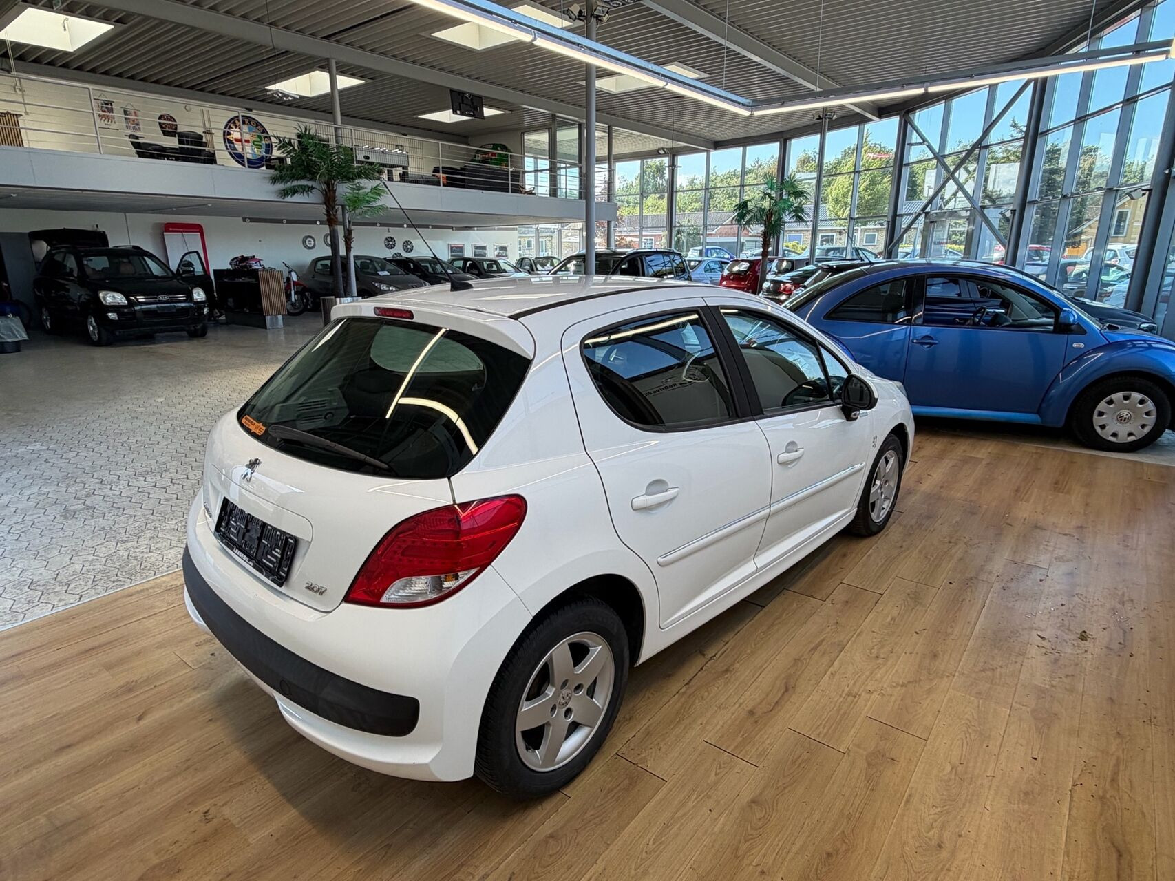 Sølv Peugeot 207 fra 2010