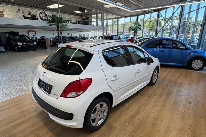 Sølv Peugeot 207 fra 2010