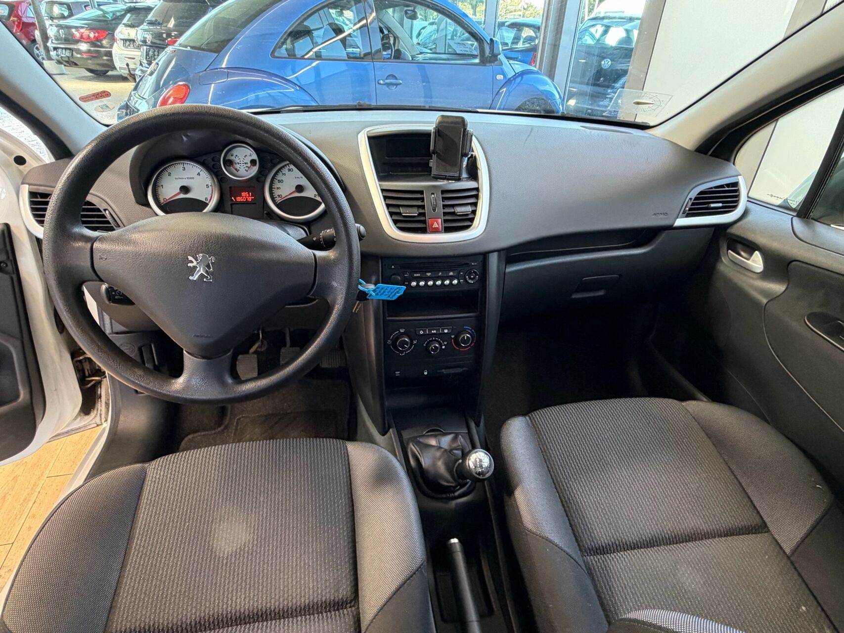 Sølv Peugeot 207 fra 2010
