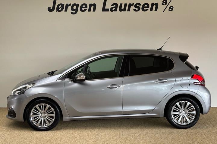 Grå Peugeot 208 fra 2019