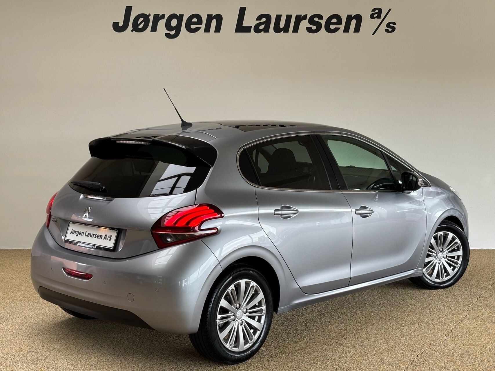Grå Peugeot 208 fra 2019