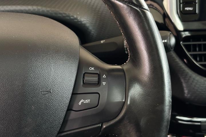 Grå Peugeot 208 fra 2019