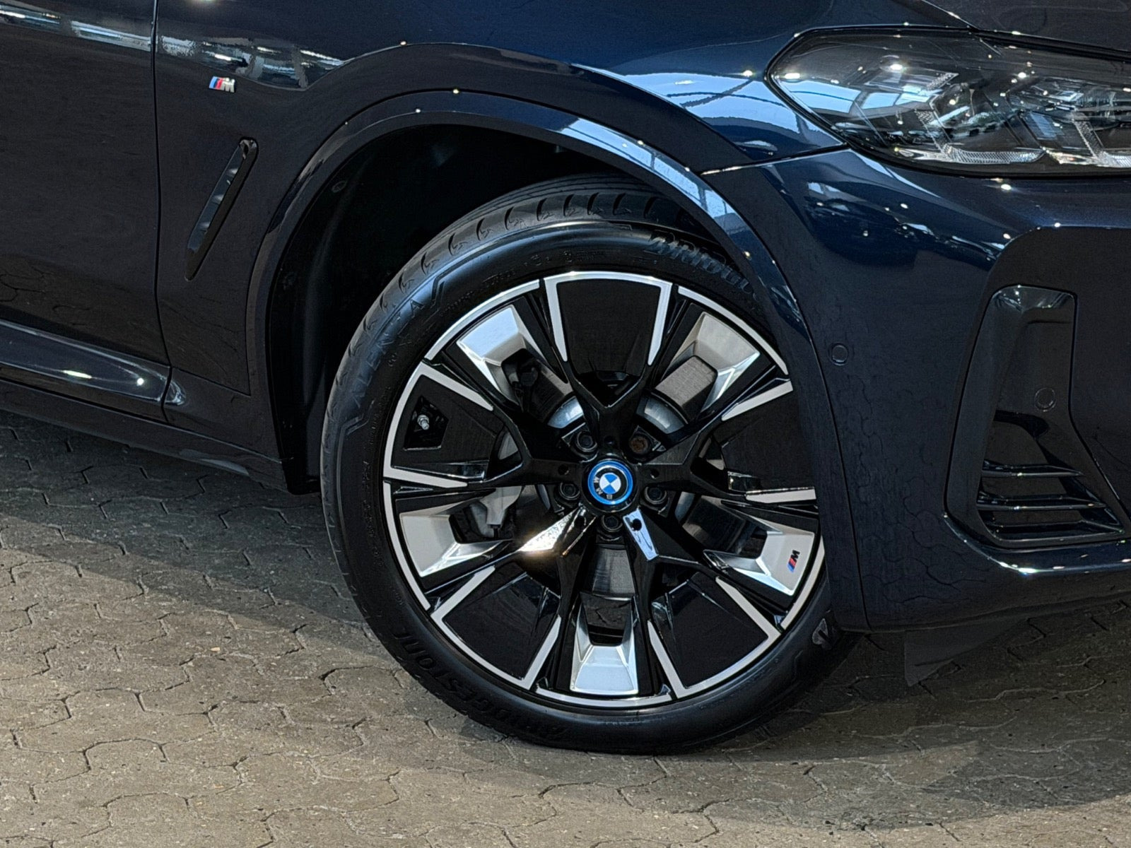 Blå BMW iX3 fra 2023