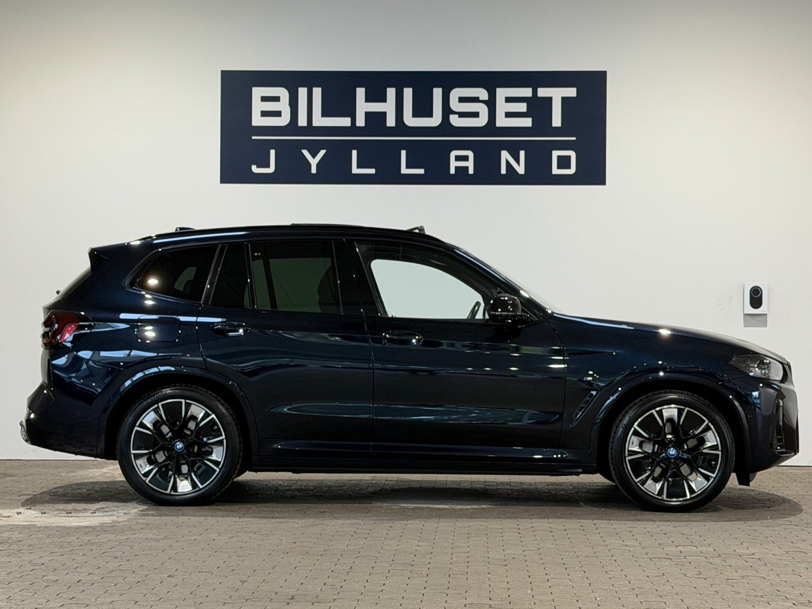Blå BMW iX3 fra 2023