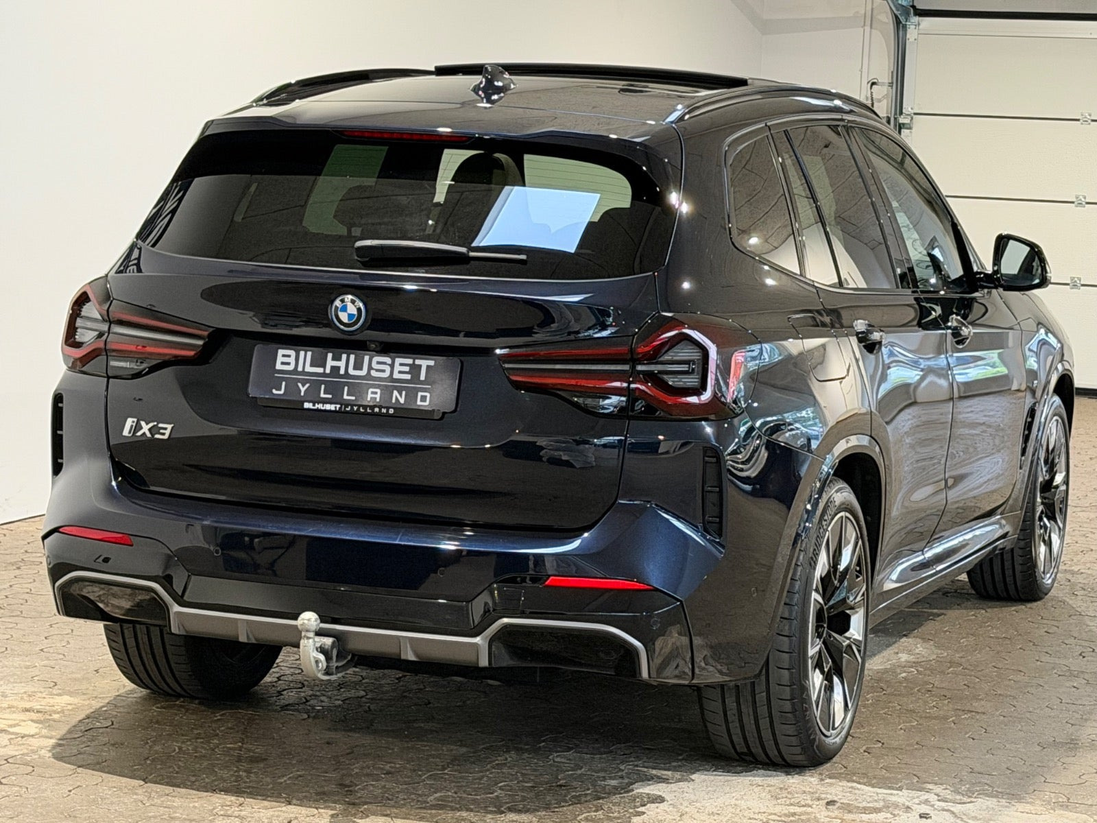 Blå BMW iX3 fra 2023
