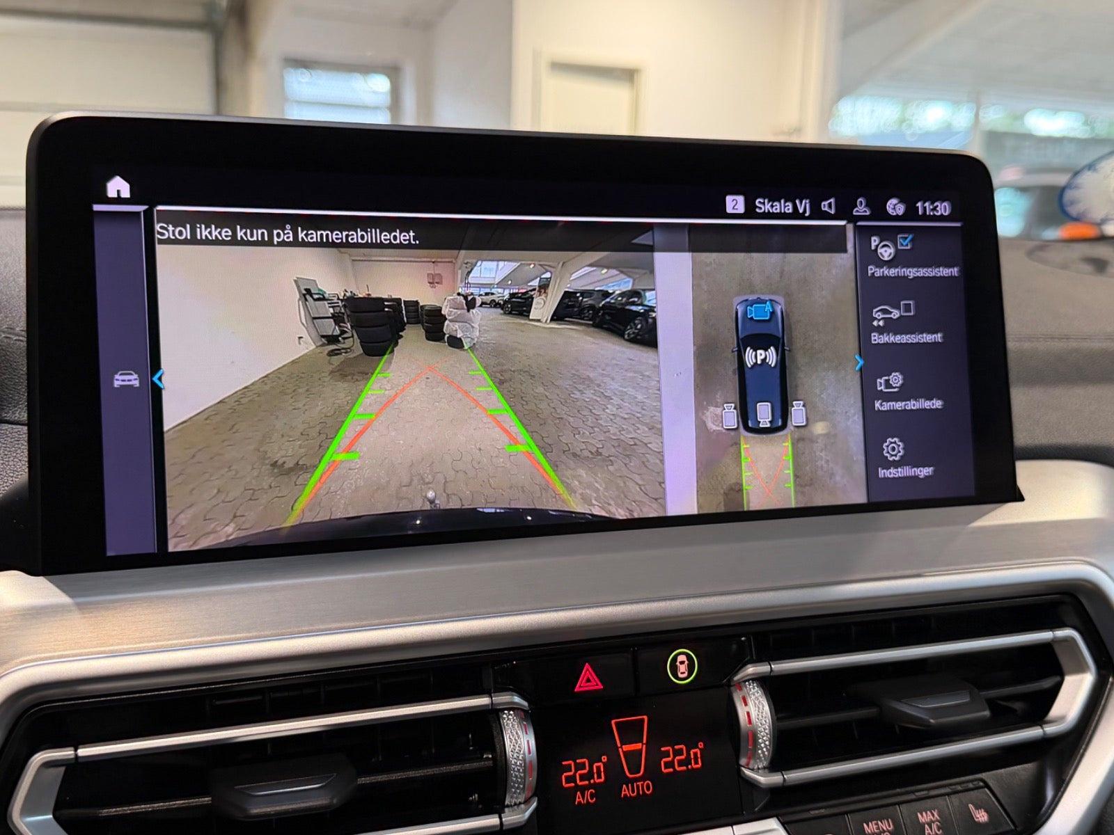 Blå BMW iX3 fra 2023