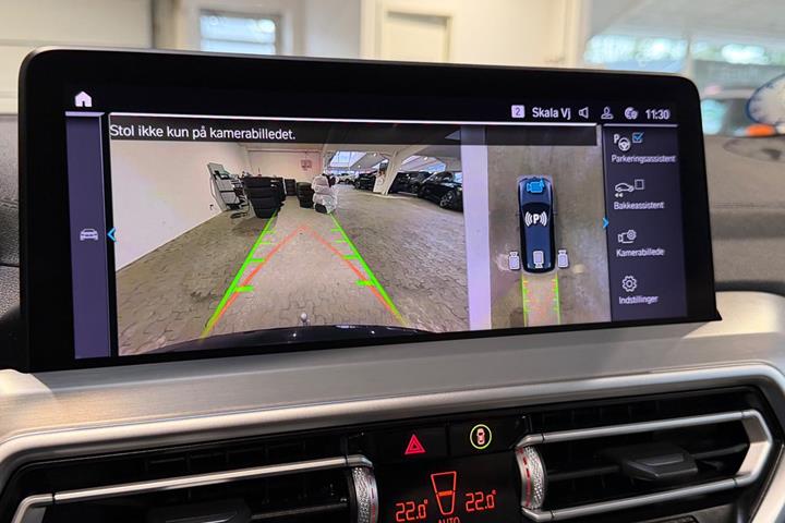 Blå BMW iX3 fra 2023