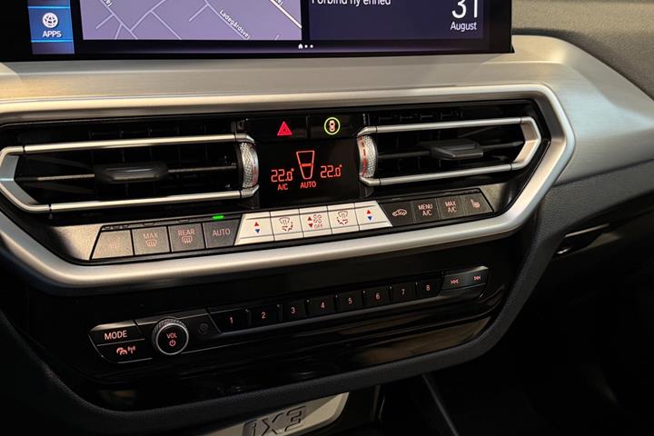 Blå BMW iX3 fra 2023