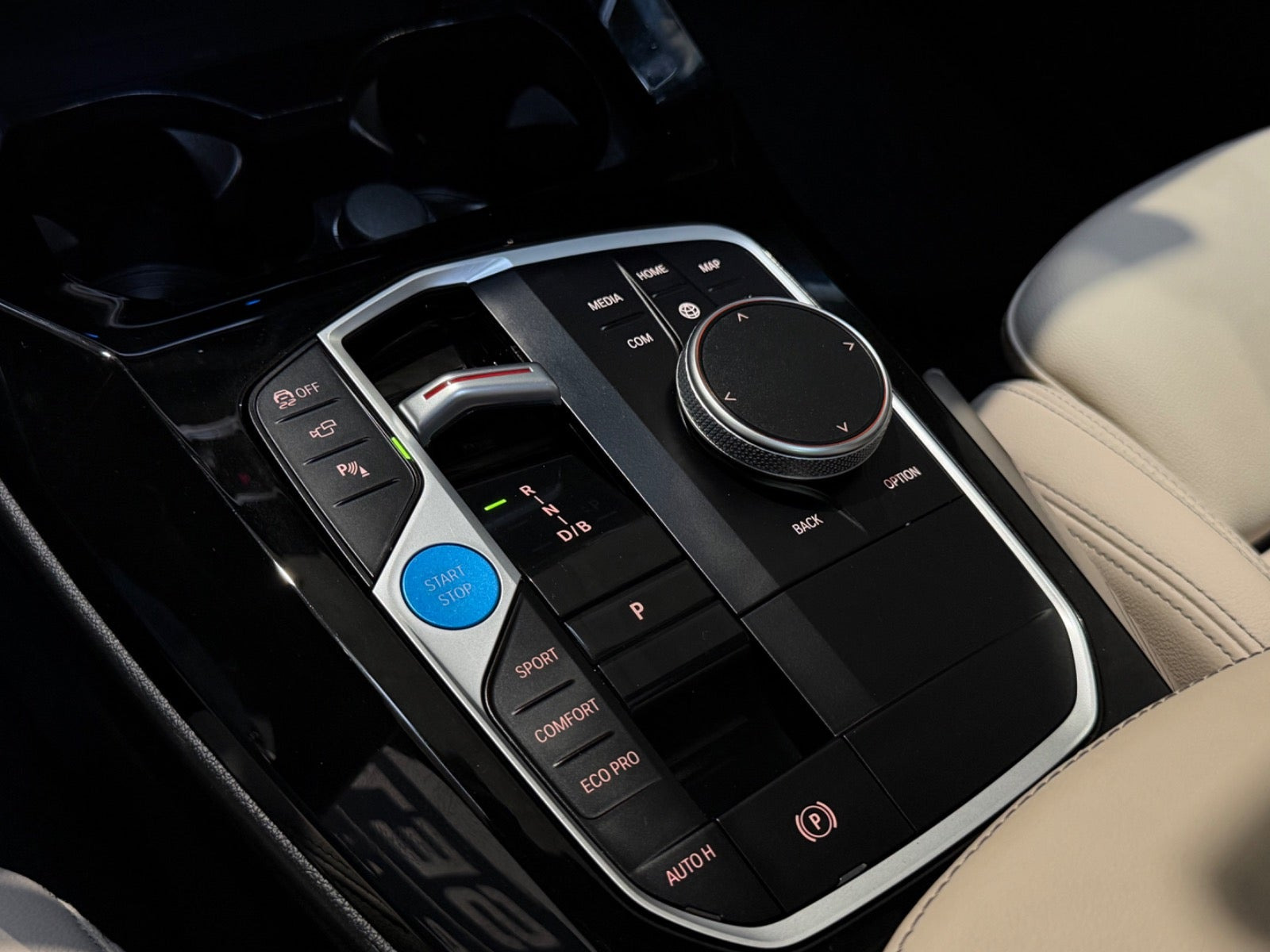 Blå BMW iX3 fra 2023