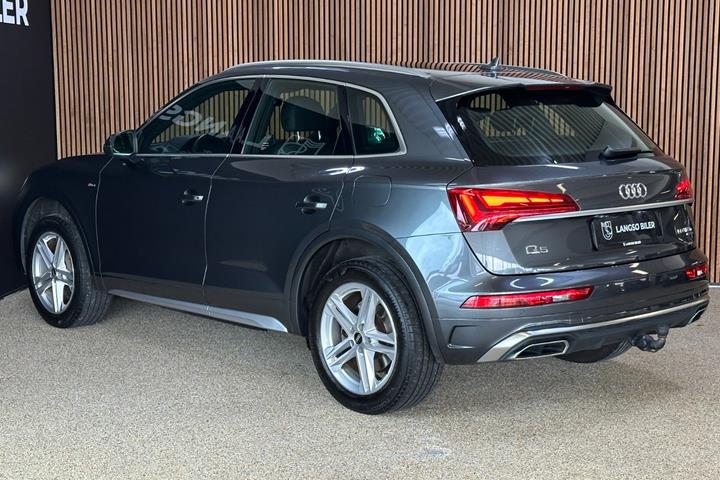 Sølv Audi Q5 fra 2021