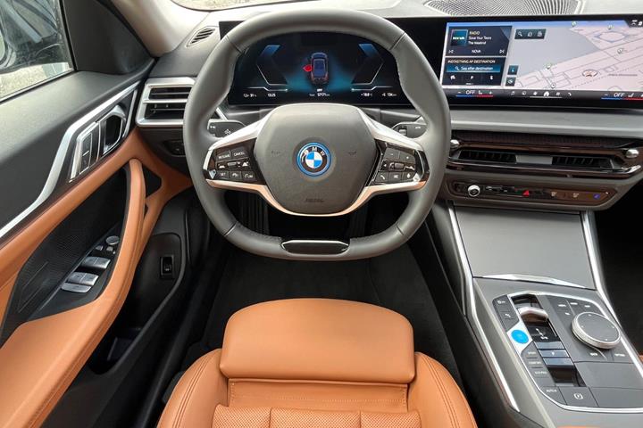 Sort BMW i4 fra 2025