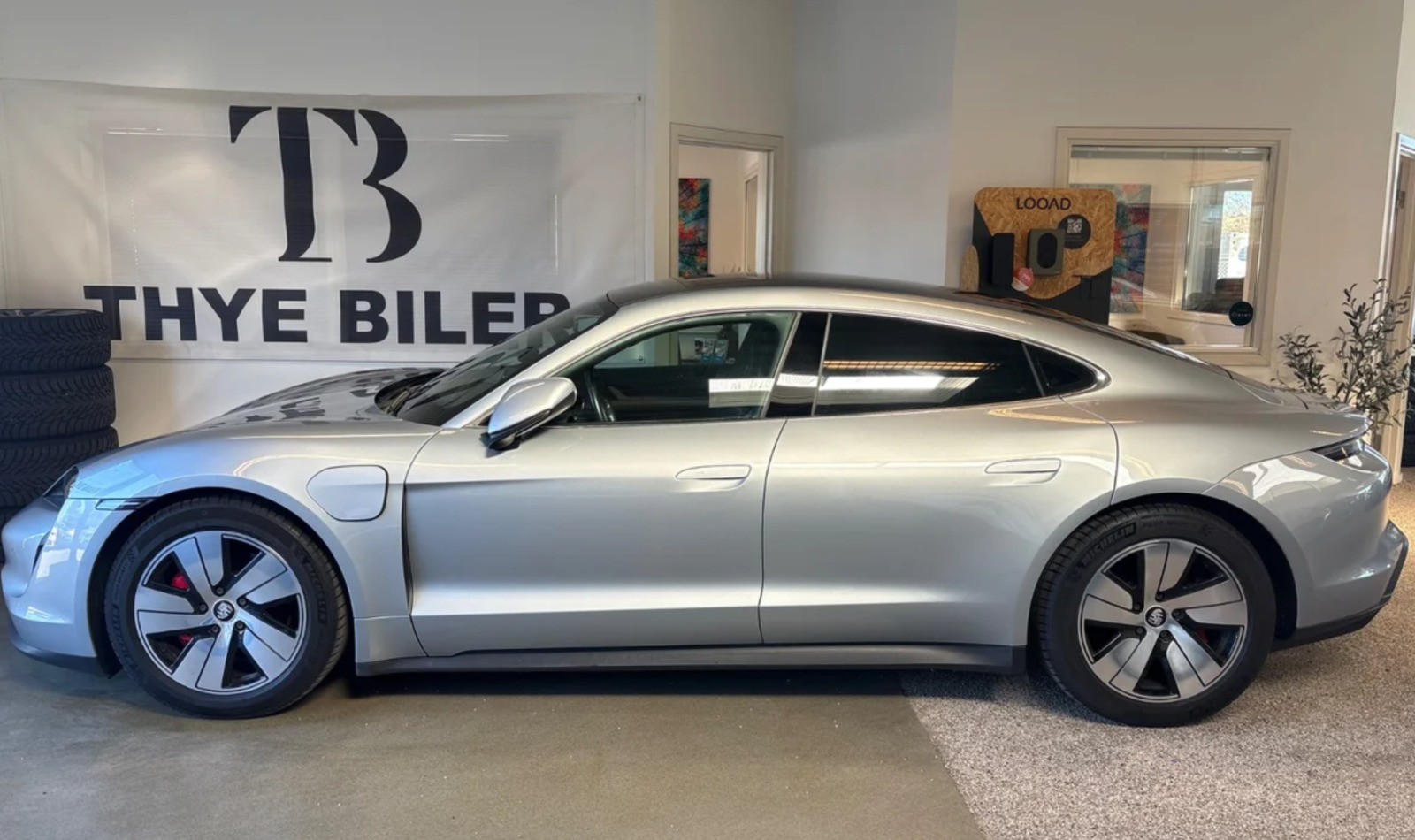 Sølv Porsche Taycan fra 2021