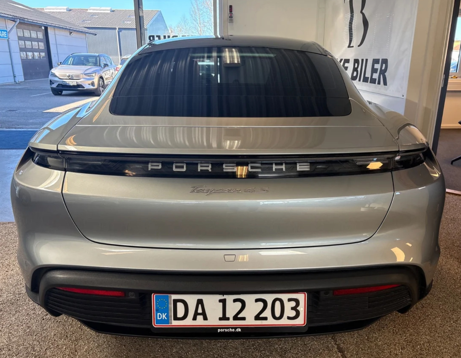 Sølv Porsche Taycan fra 2021