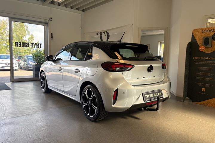 Sølv Opel Corsa fra 2024