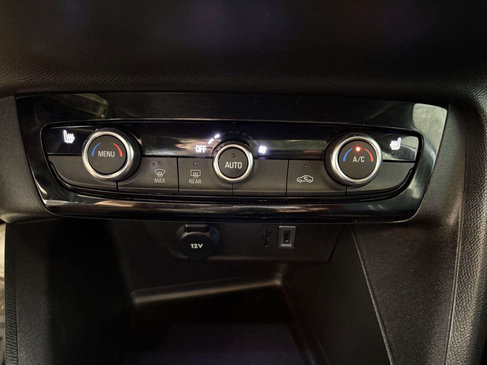 Sølv Opel Corsa fra 2024